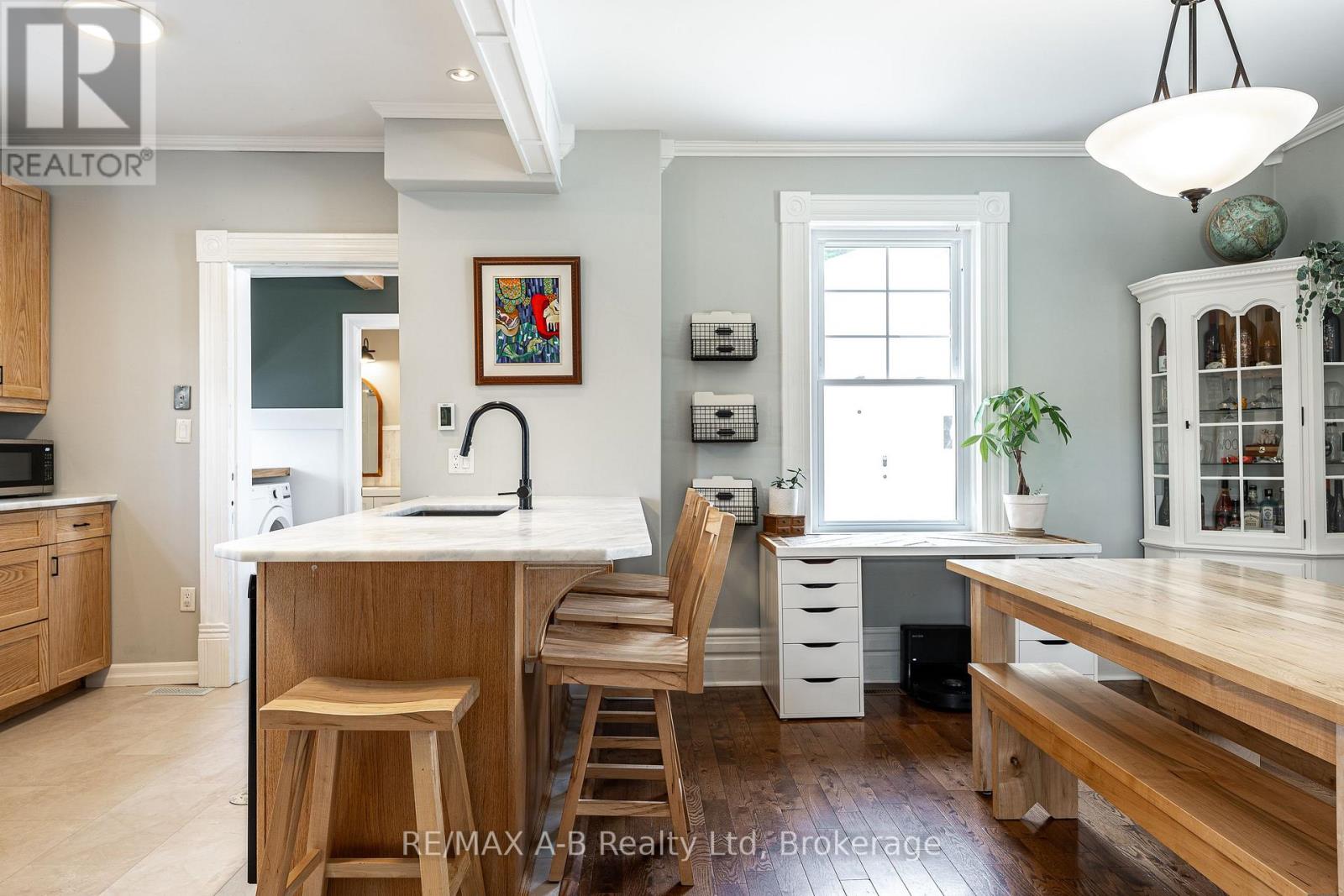 104 ONTARIO STREET S - Image 12