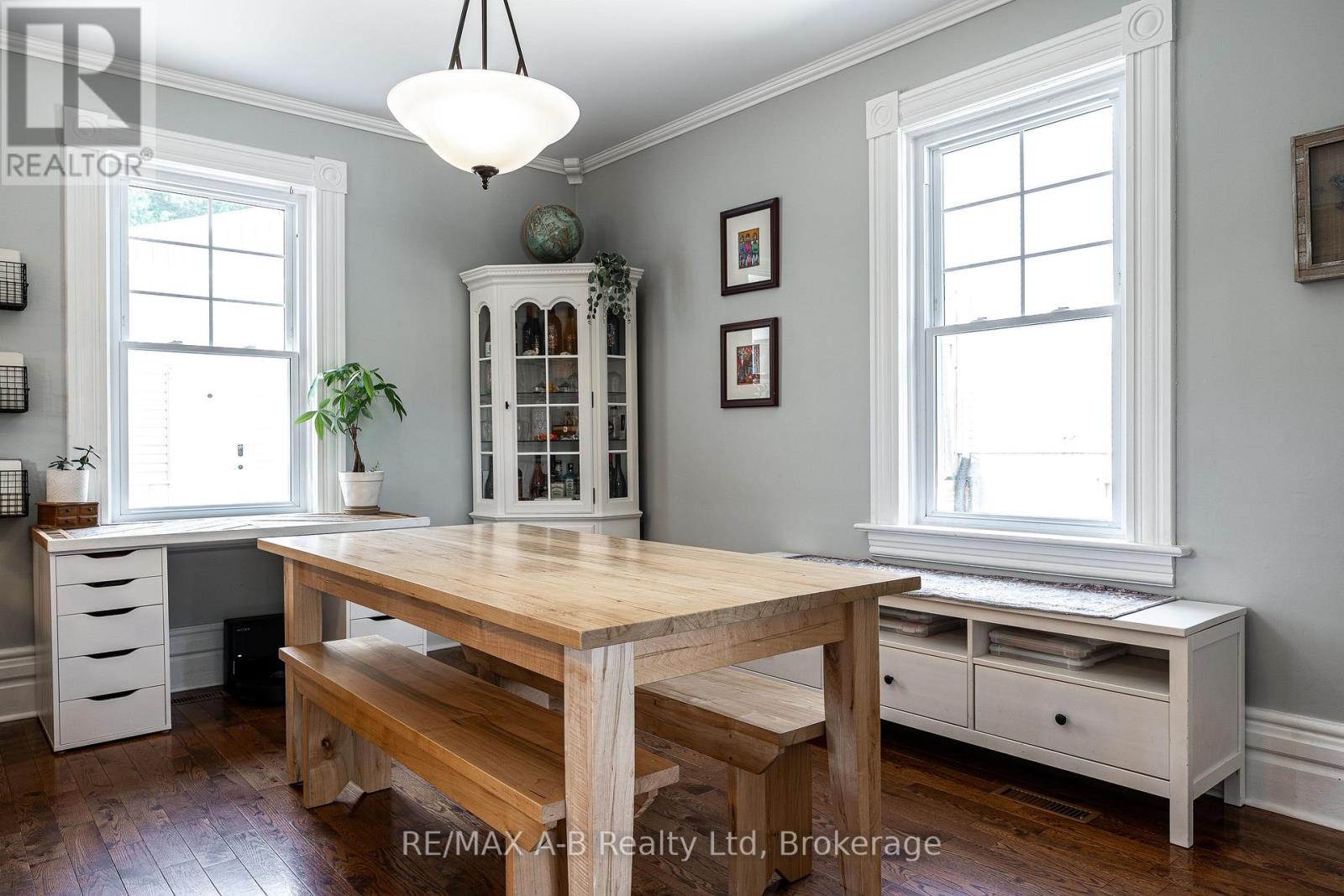 104 ONTARIO STREET S - Image 13