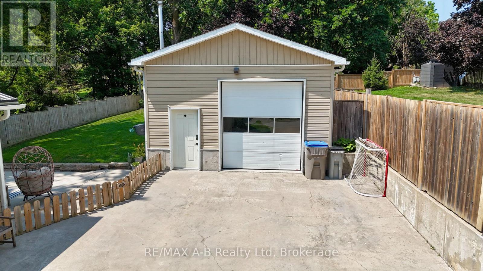 104 ONTARIO STREET S - Image 44