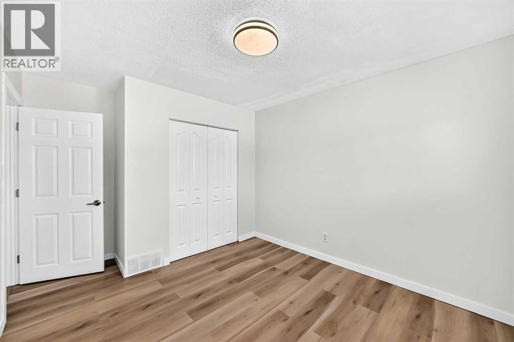 2016 46 Street SE - 20