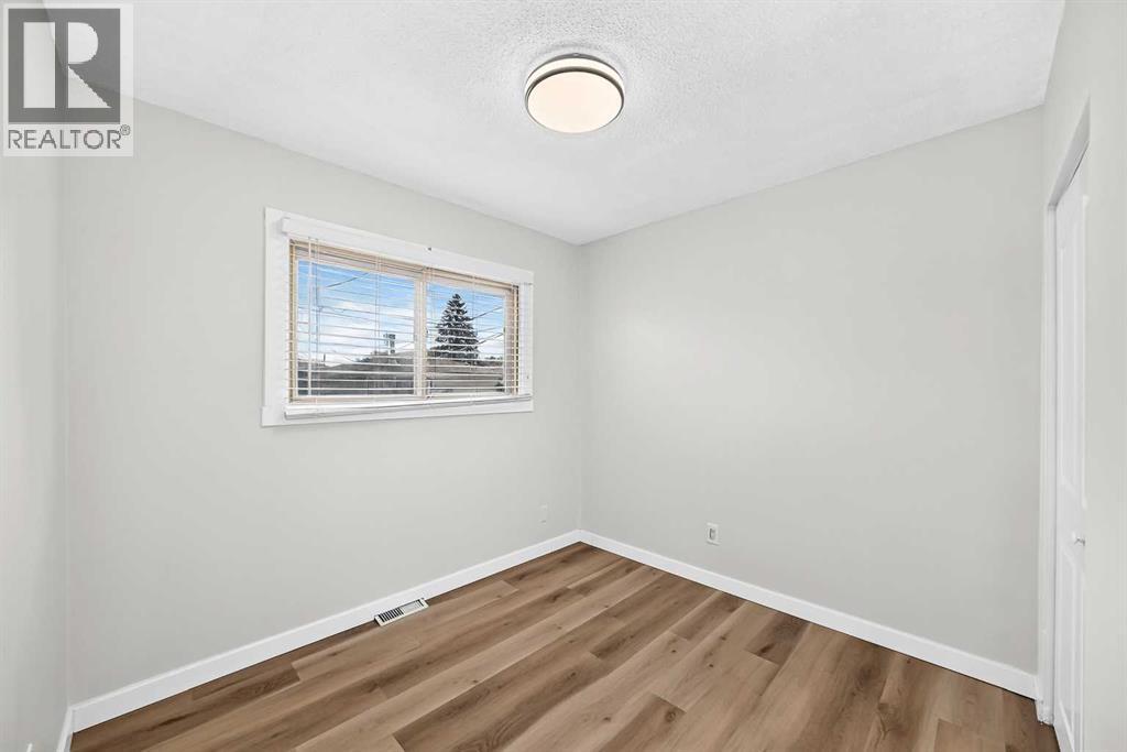 2016 46 Street SE - 21
