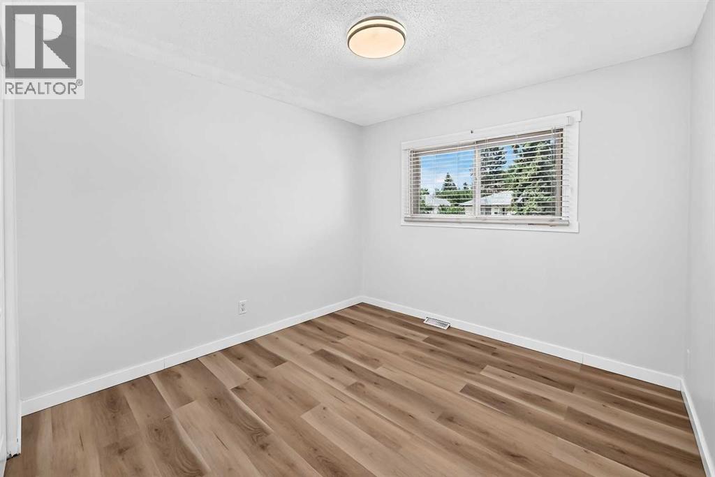 2016 46 Street SE - 19