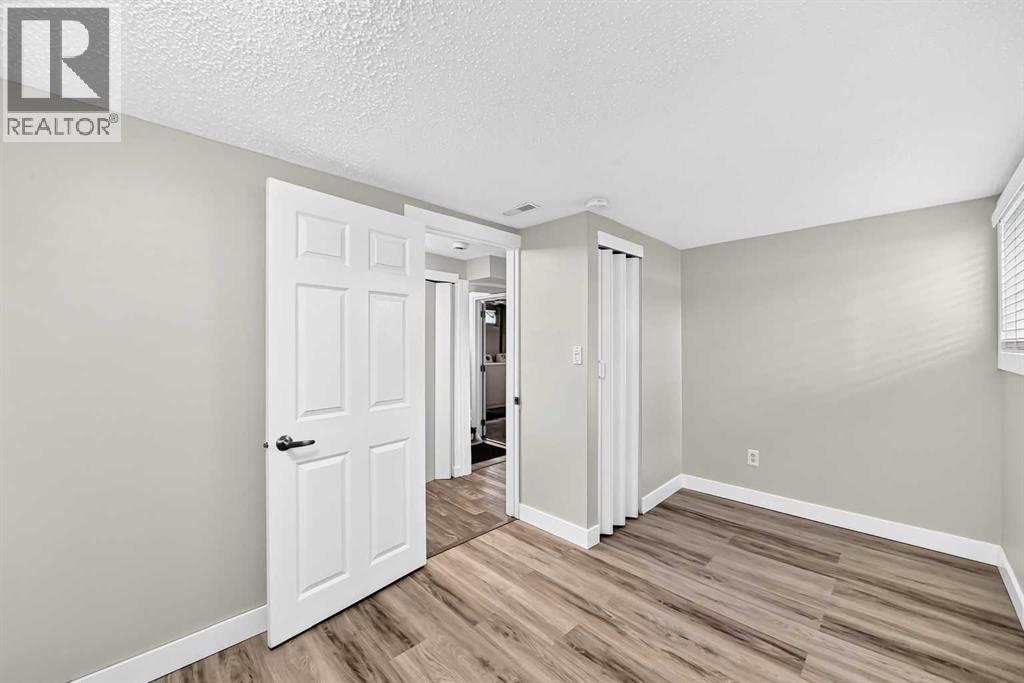 2016 46 Street SE - 38