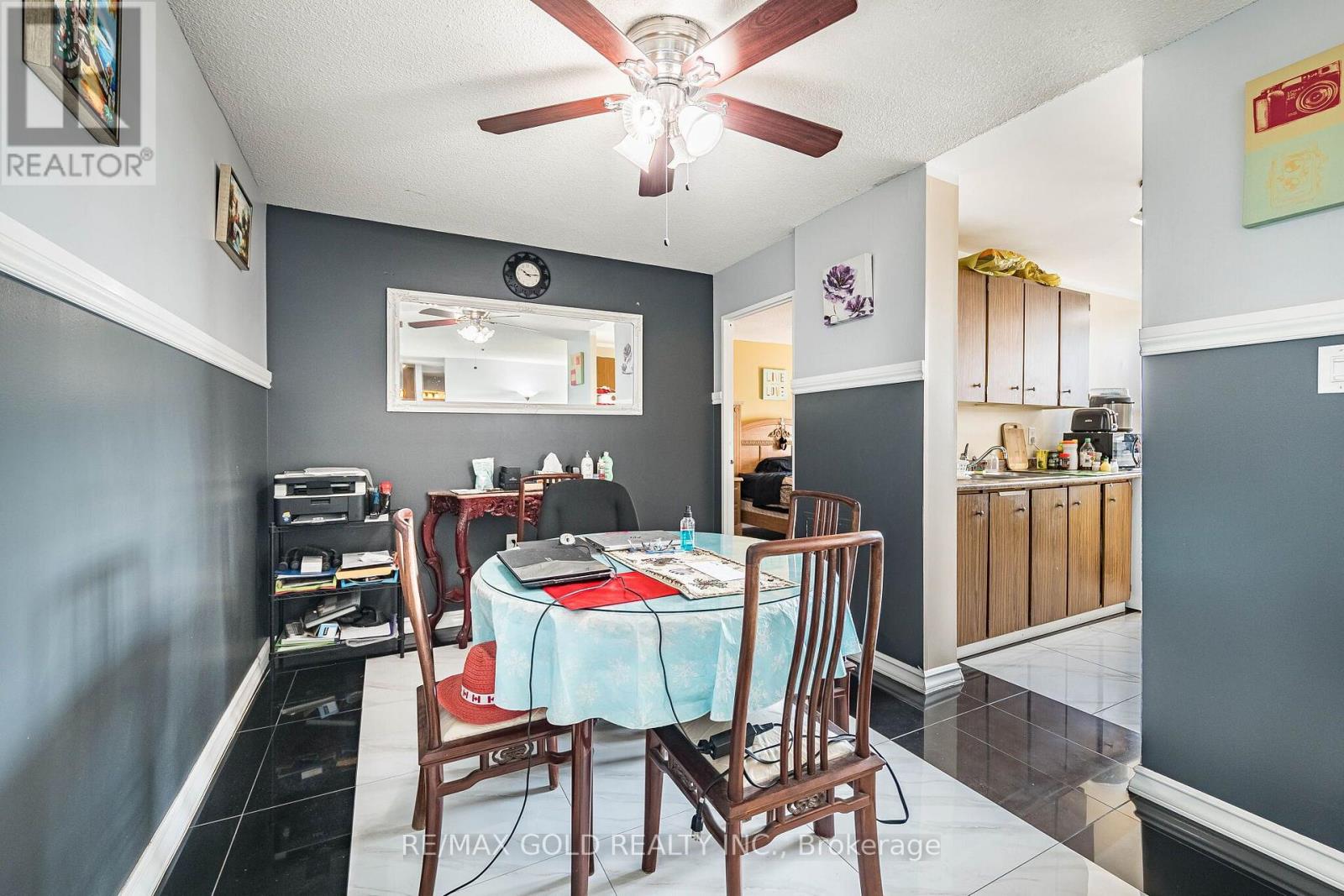 #407 21 KNIGHTSBRIDGE ROAD - 19