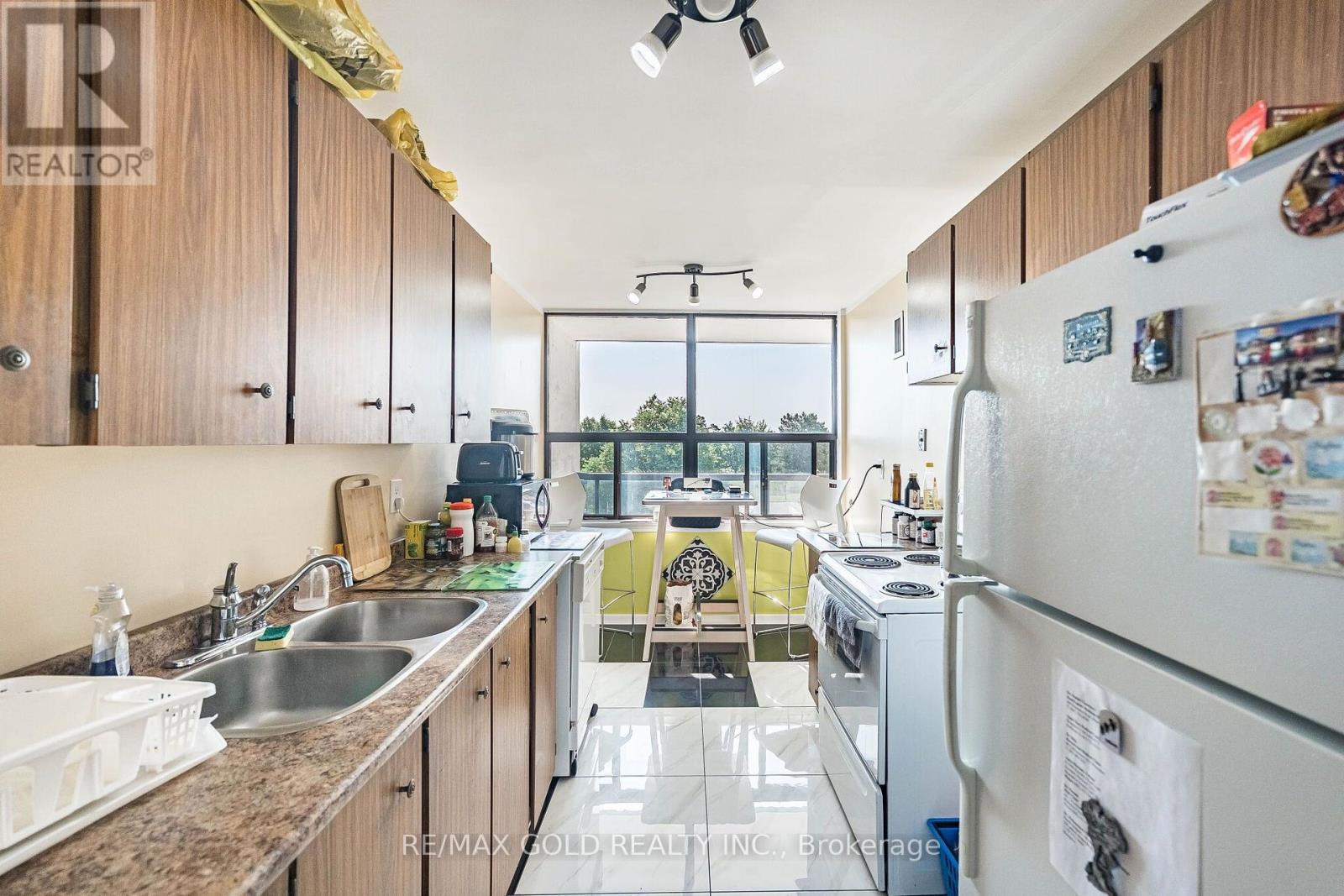 #407 21 KNIGHTSBRIDGE ROAD - 26