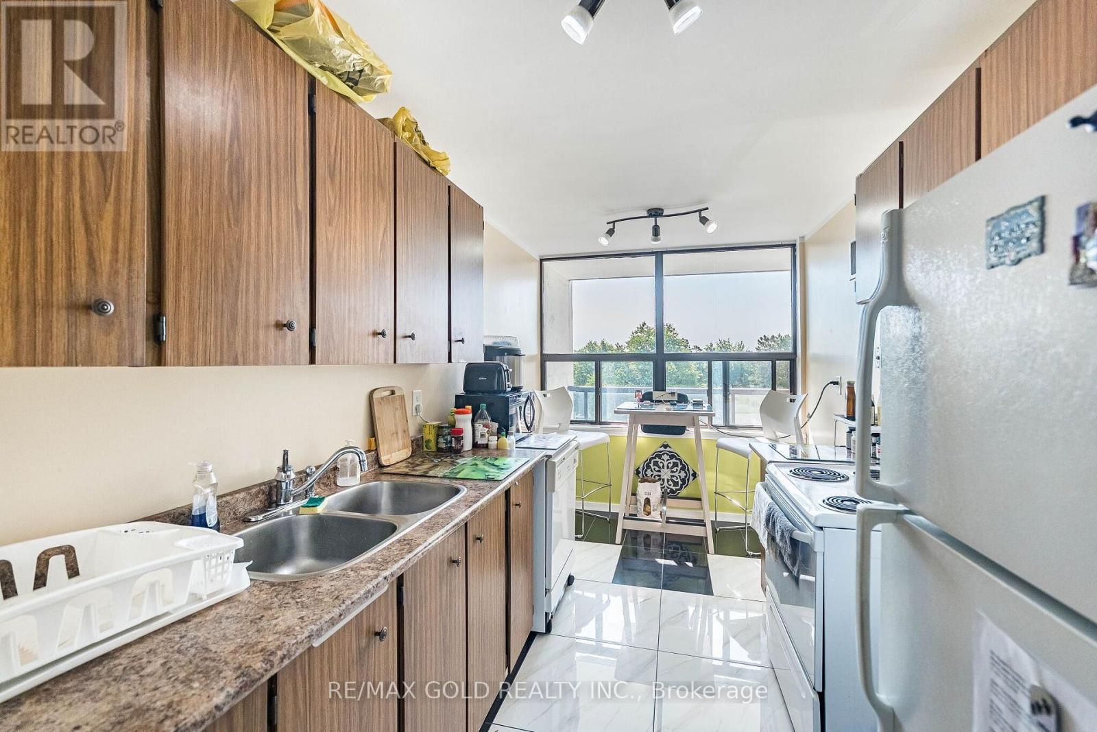 #407 21 KNIGHTSBRIDGE ROAD - 27
