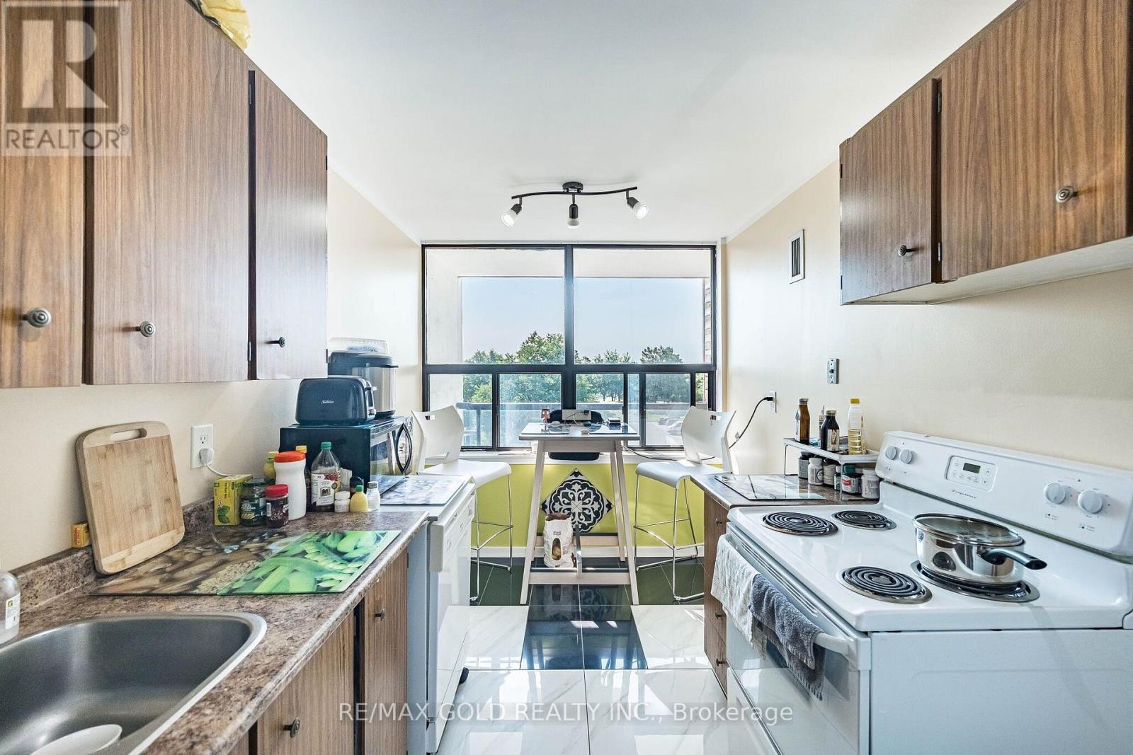 #407 21 KNIGHTSBRIDGE ROAD - 28