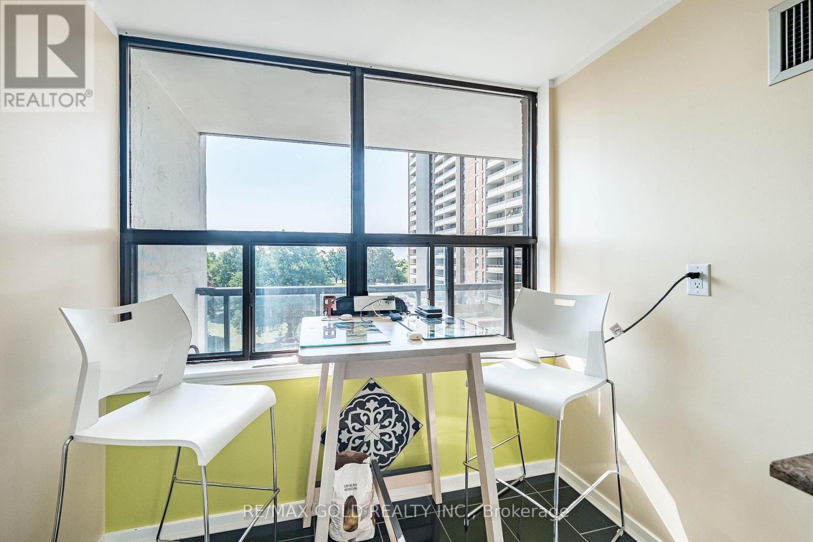 #407 21 KNIGHTSBRIDGE ROAD - Image 32