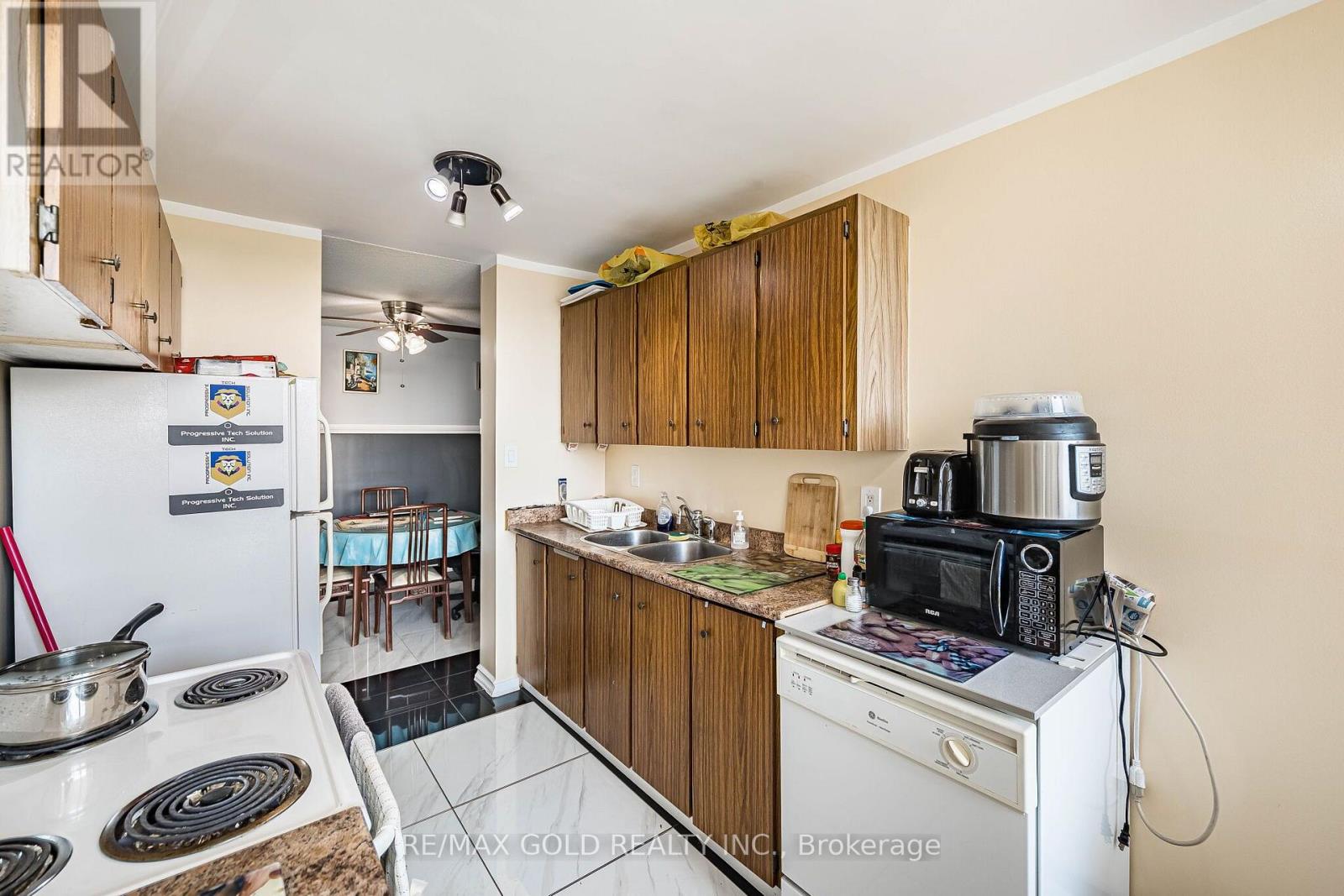 #407 21 KNIGHTSBRIDGE ROAD - 33