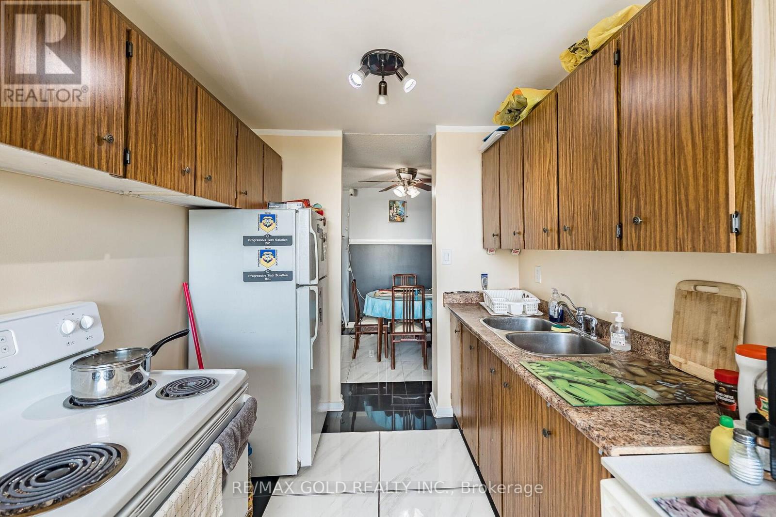 #407 21 KNIGHTSBRIDGE ROAD - 34