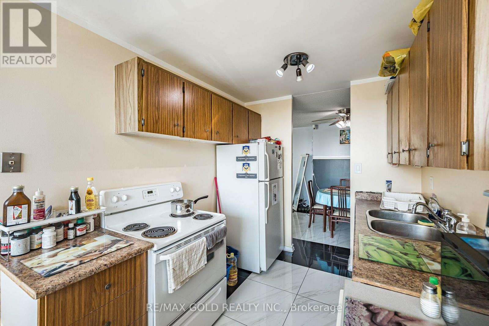 #407 21 KNIGHTSBRIDGE ROAD - 35