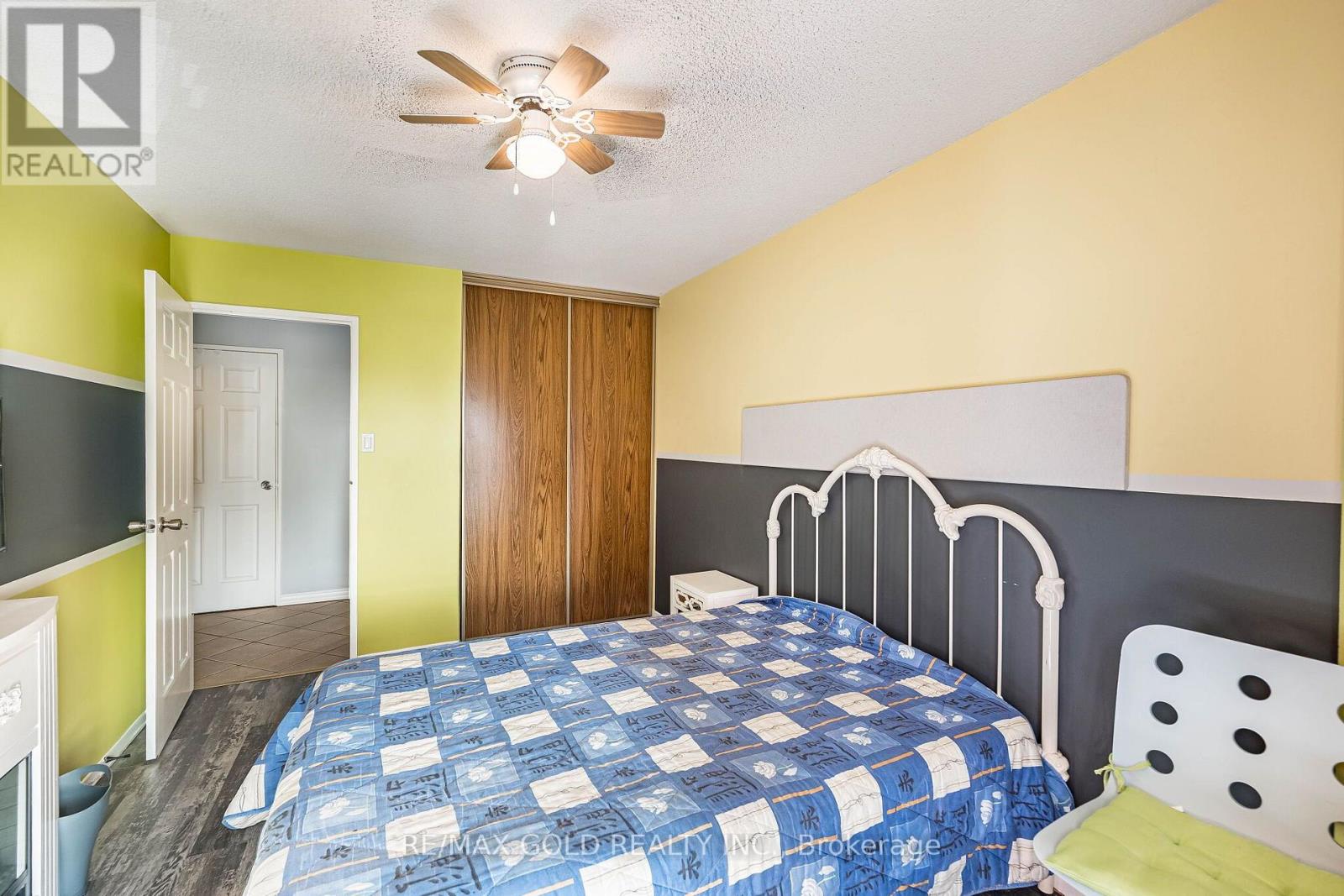 #407 21 KNIGHTSBRIDGE ROAD - 37