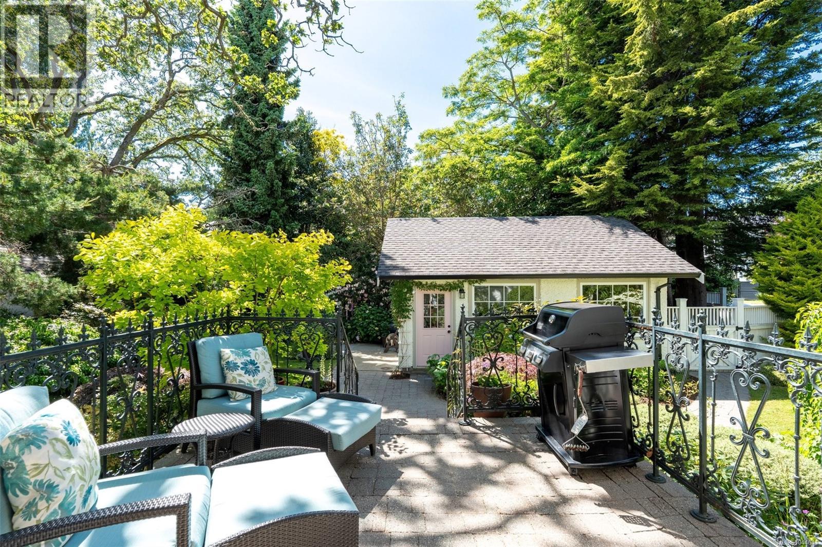 688 Falkland Rd - 14