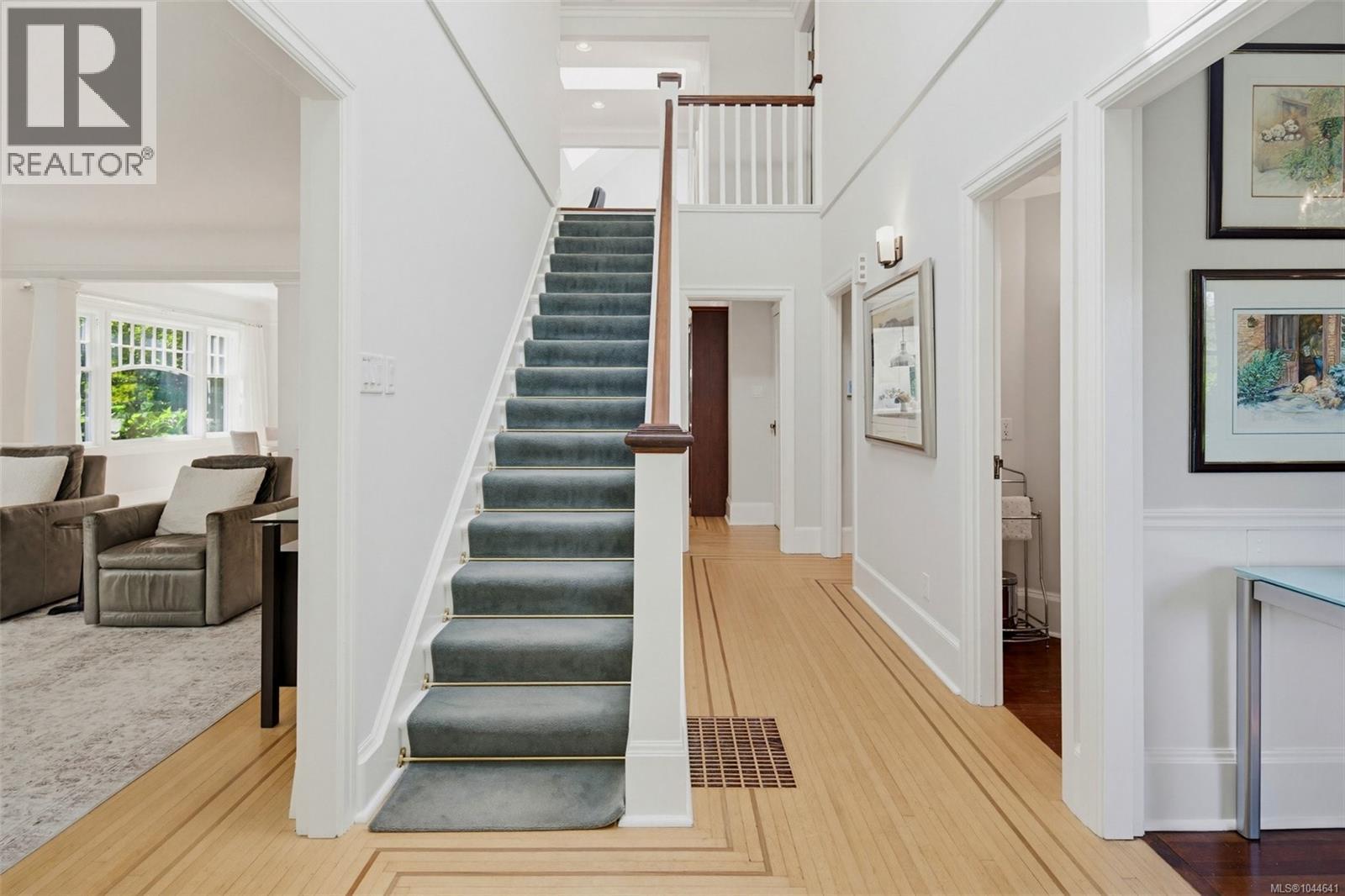 688 Falkland Rd - 20