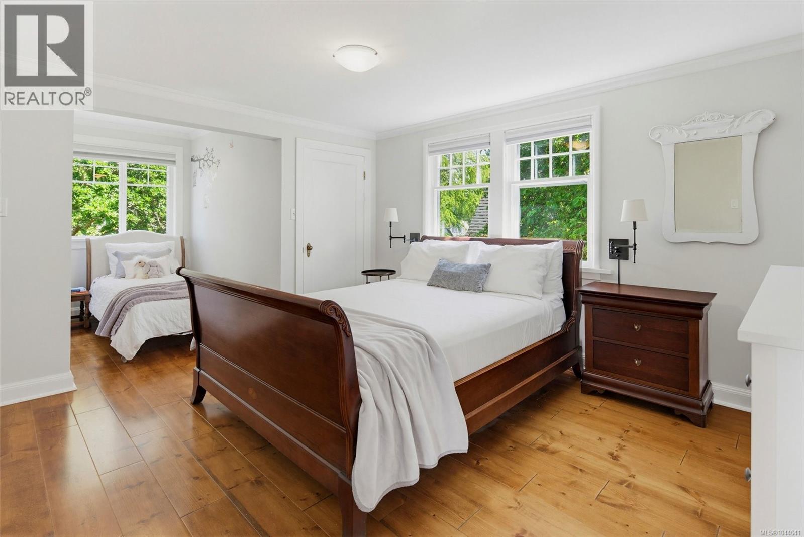688 Falkland Rd - Image 25