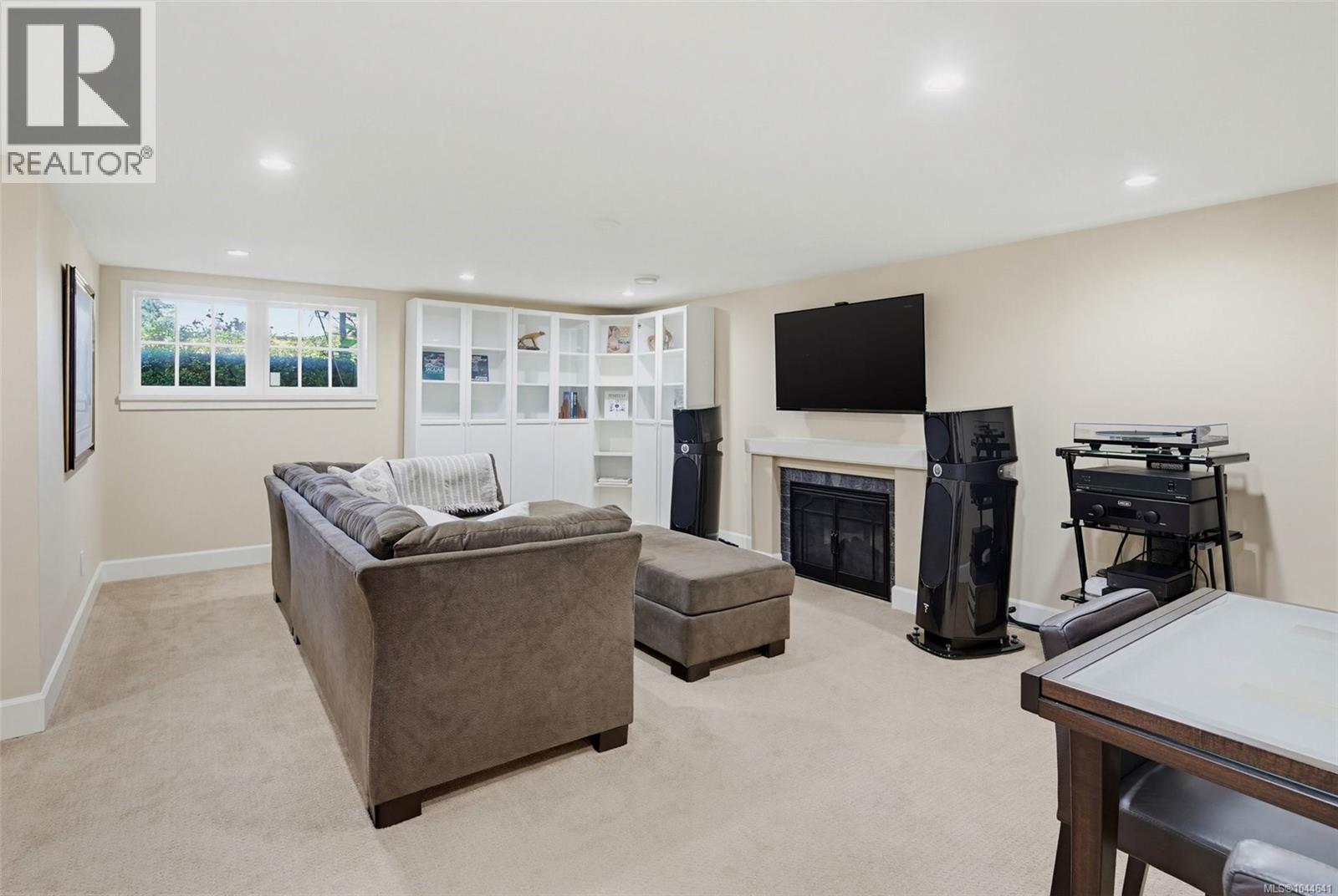 688 Falkland Rd - Image 29