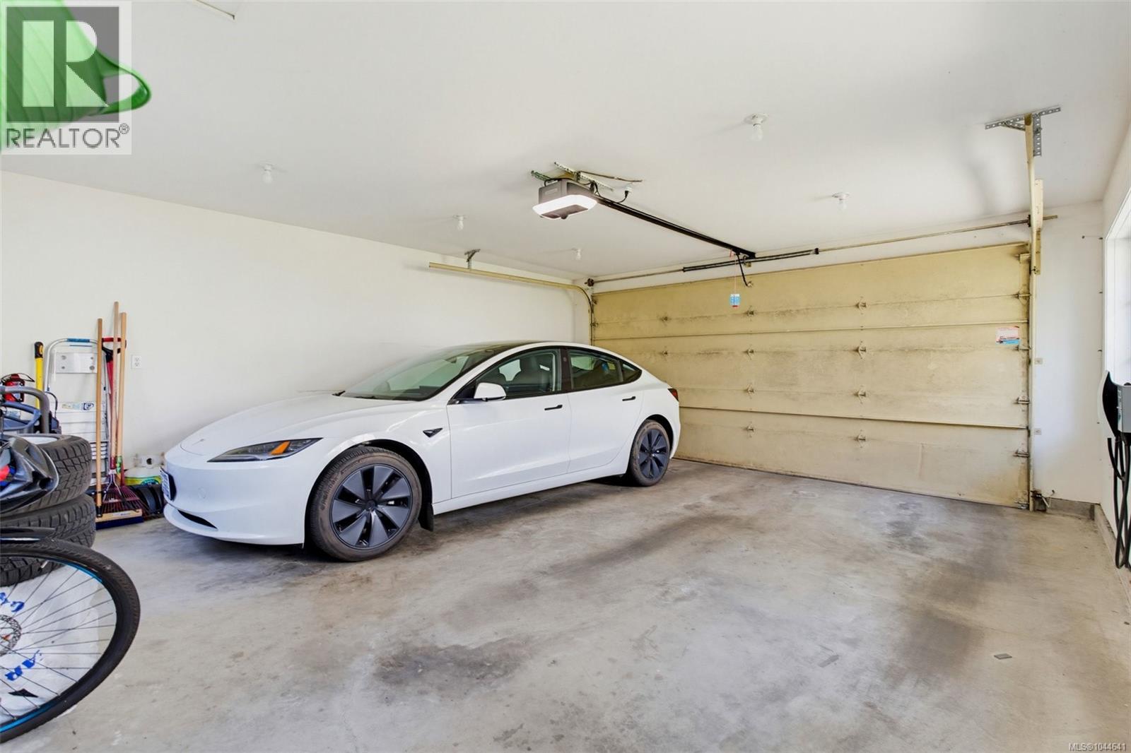 688 Falkland Rd - Image 37