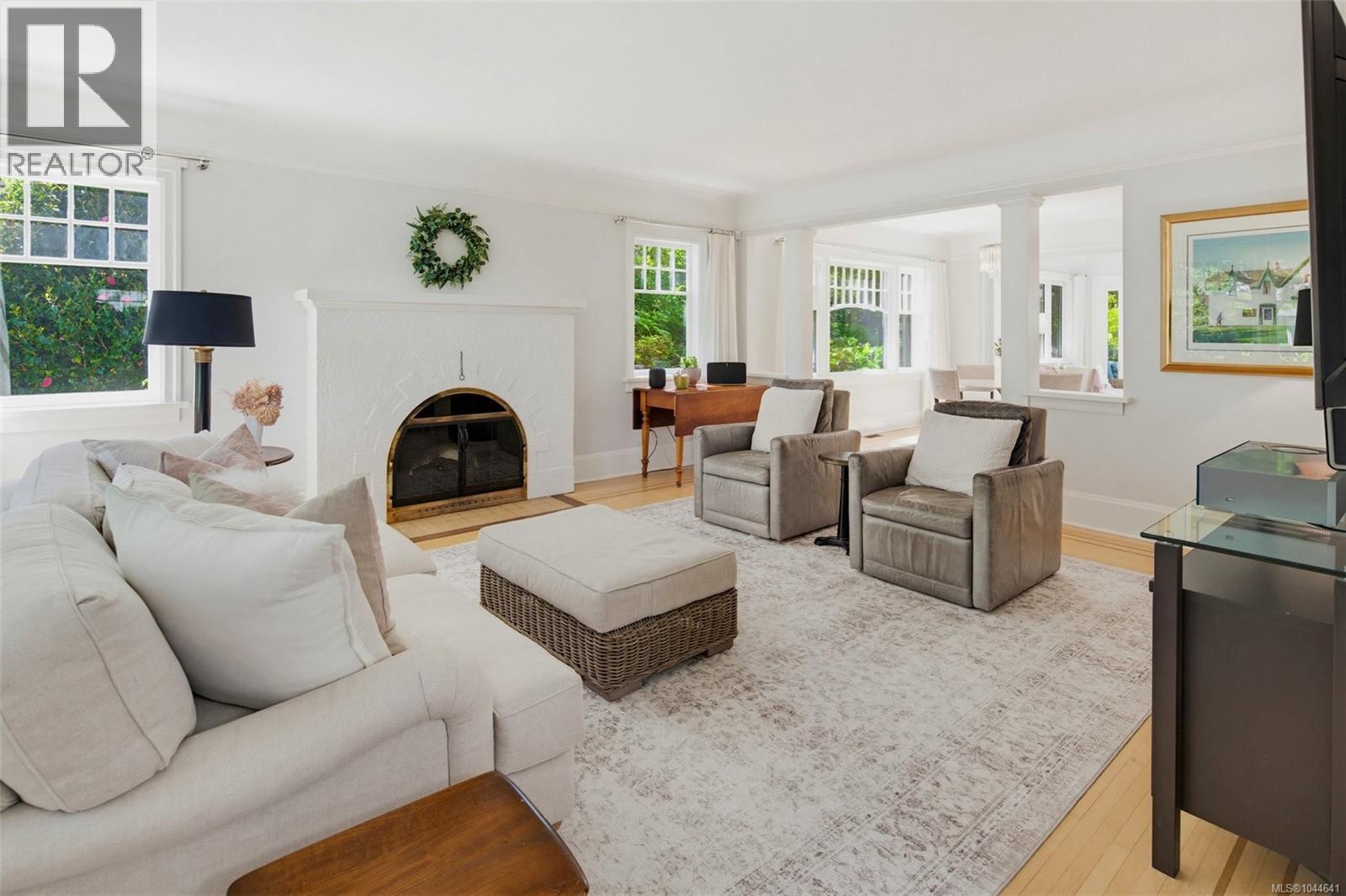 688 Falkland Rd - 6