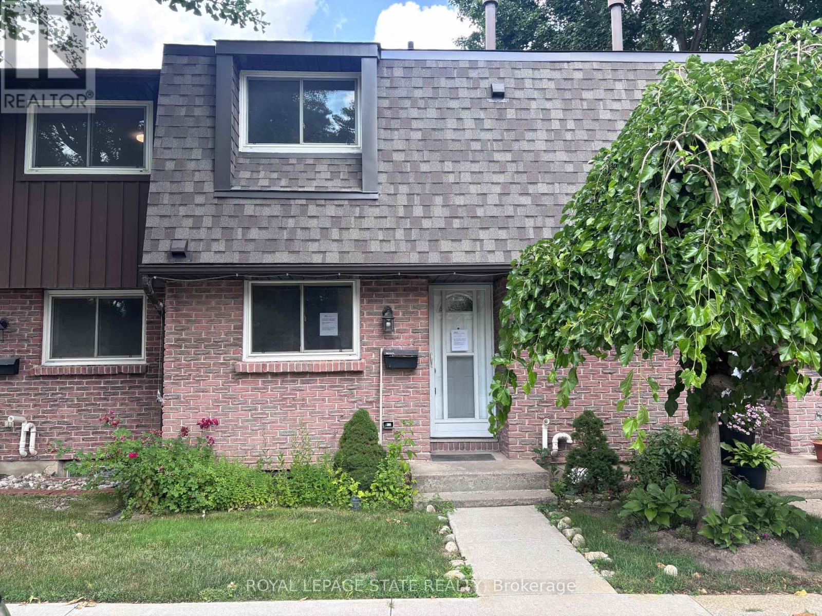 #38 151 LINWELL ROAD - 1