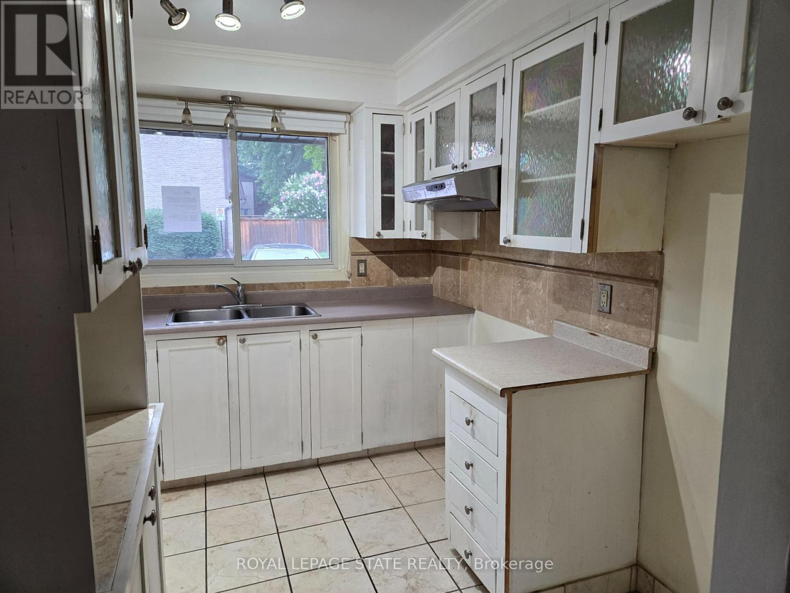 #38 151 LINWELL ROAD - 4