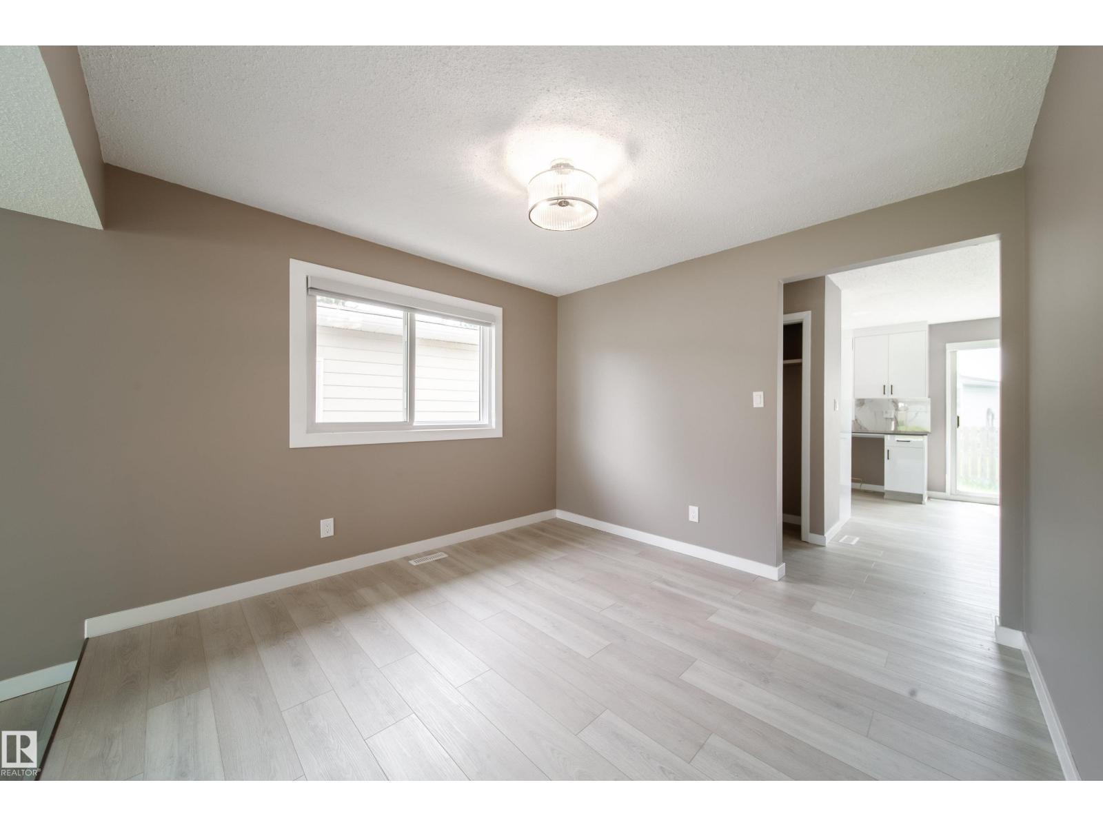 6907 19 AV NW - 11