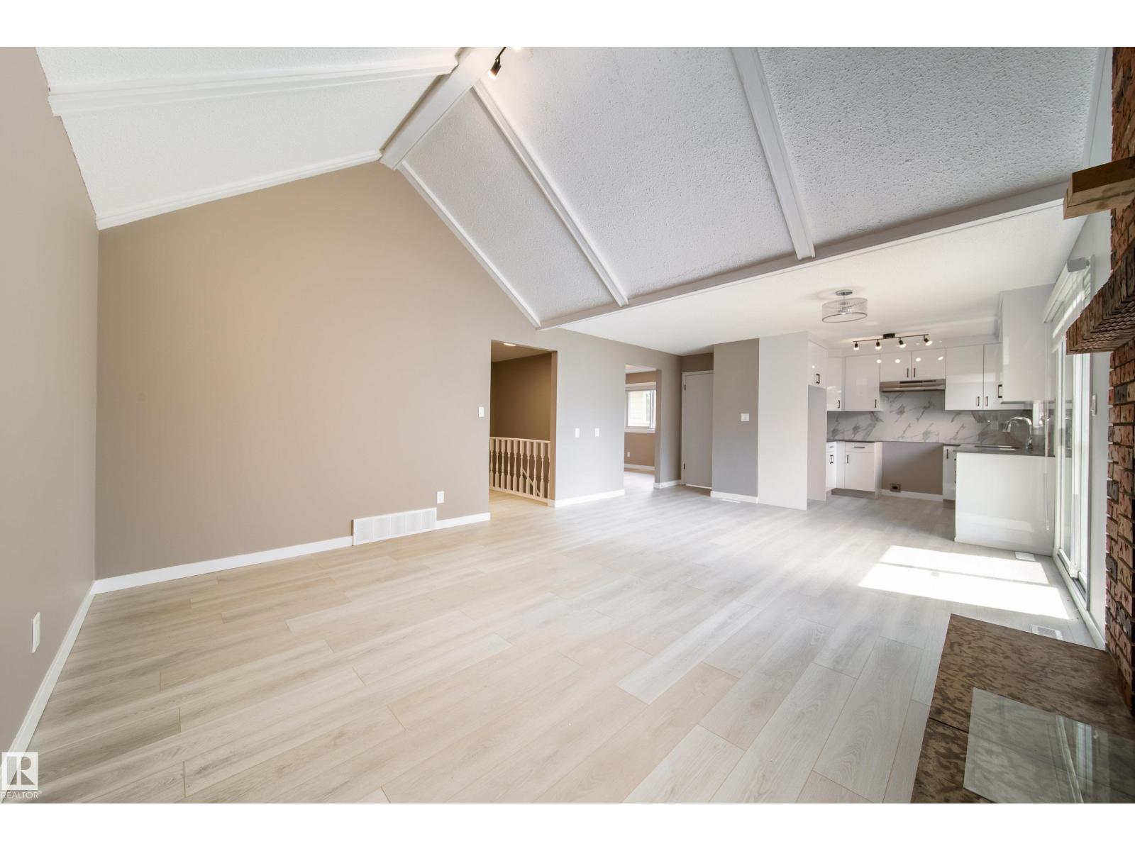6907 19 AV NW - 21