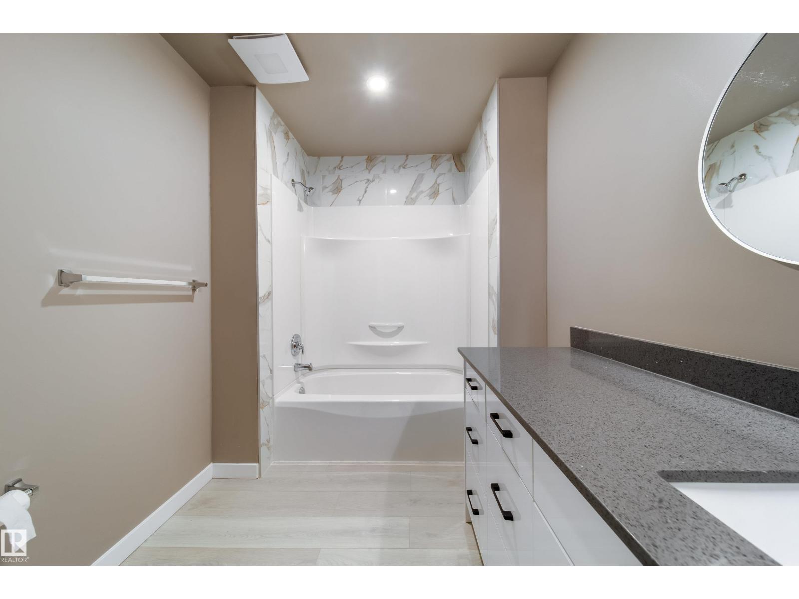 6907 19 AV NW - 34