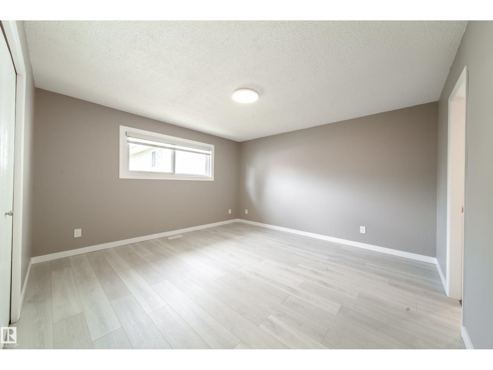 6907 19 AV NW - 40