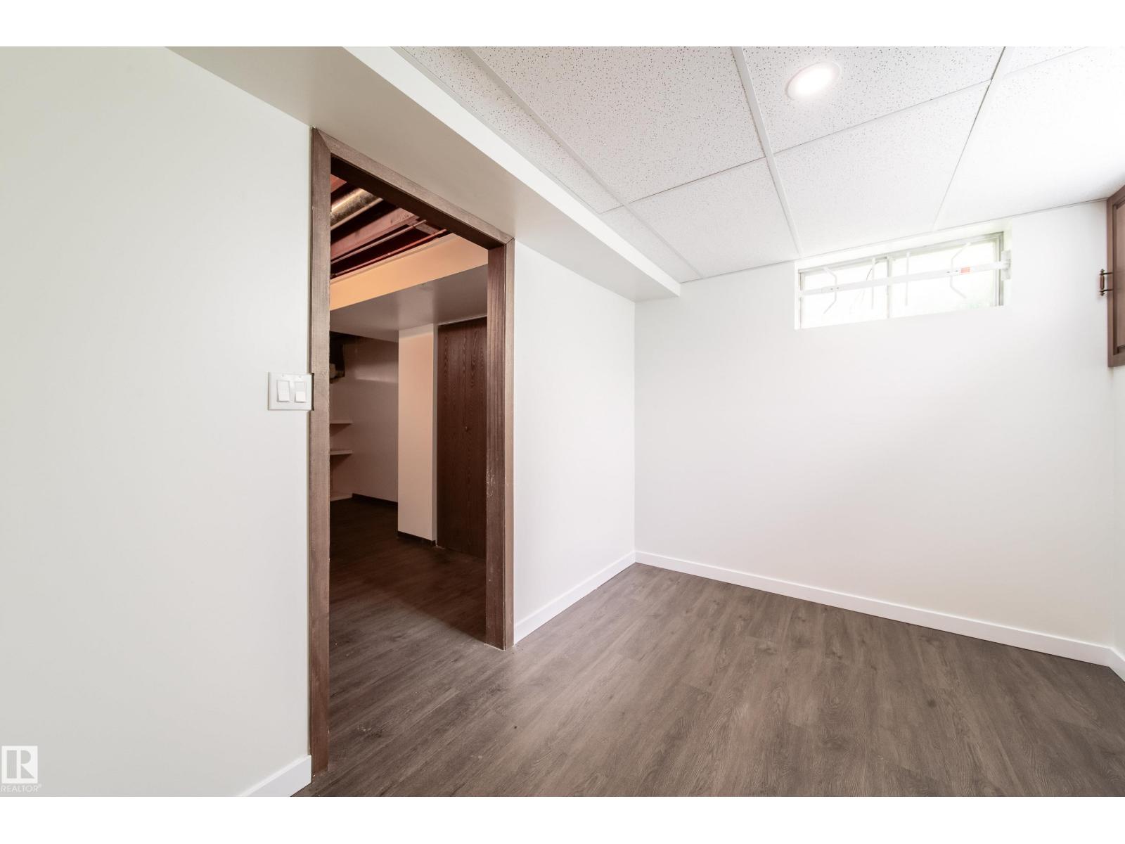 6907 19 AV NW - 54