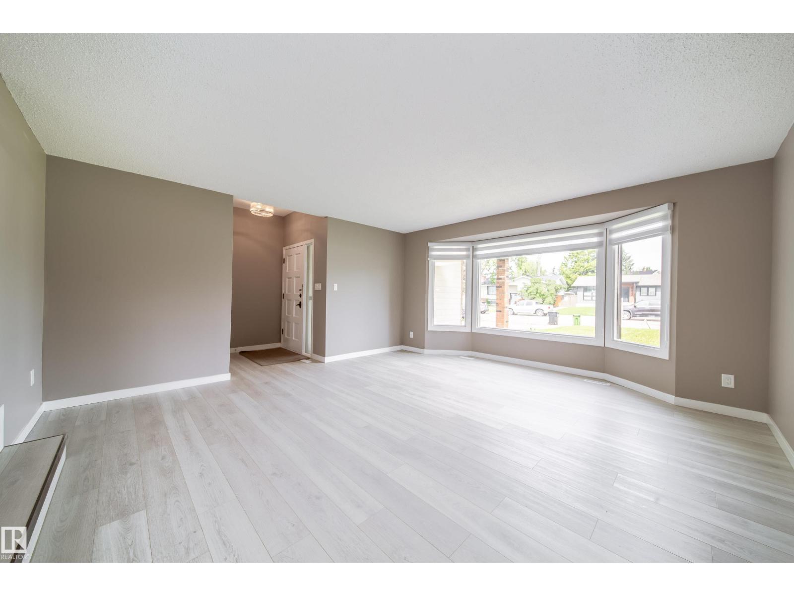 6907 19 AV NW - 7