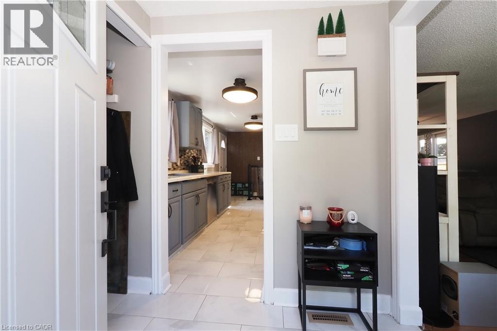 390 DRIFTWOOD Drive - Image 4