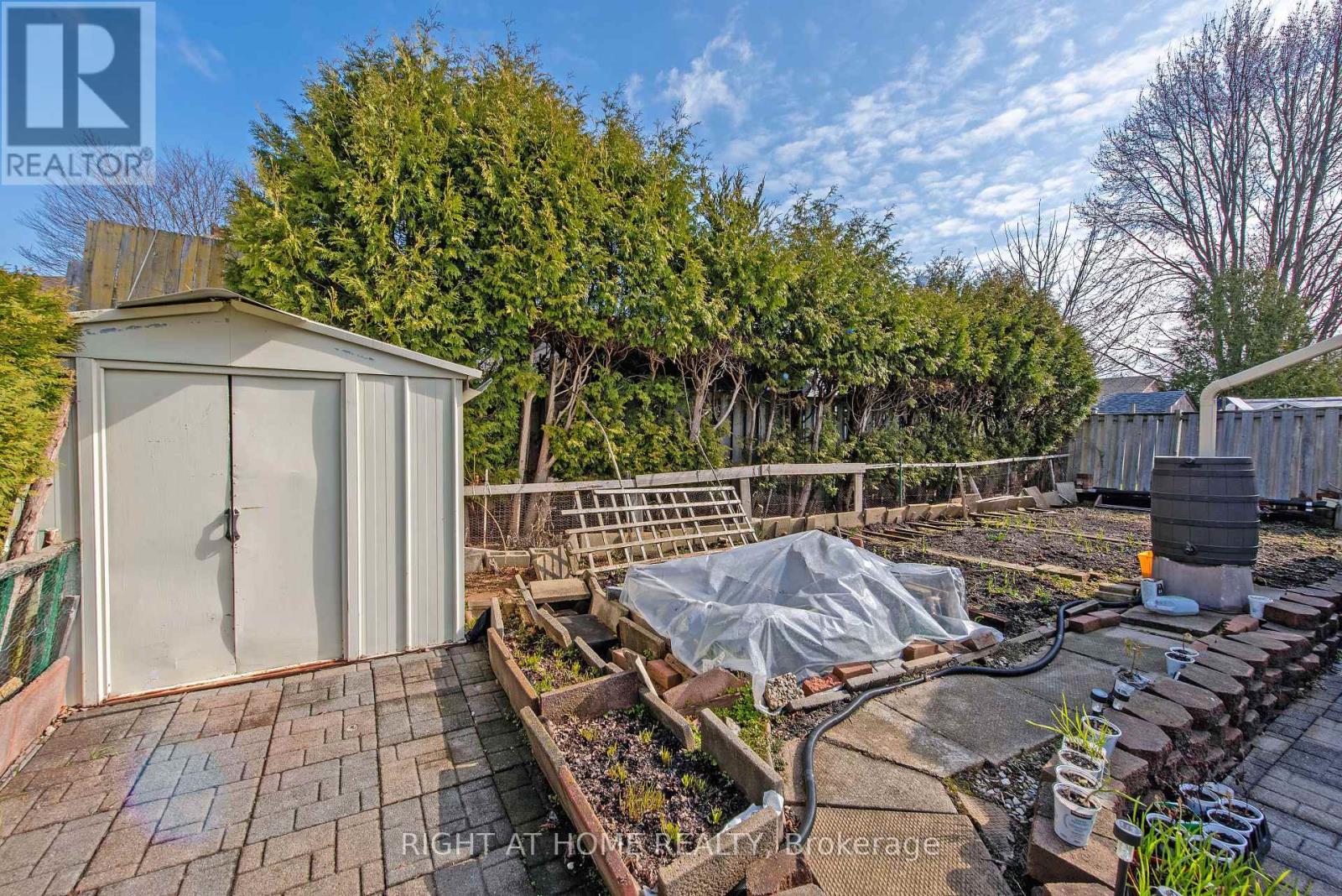 69 ALAYNE CRESCENT - 44