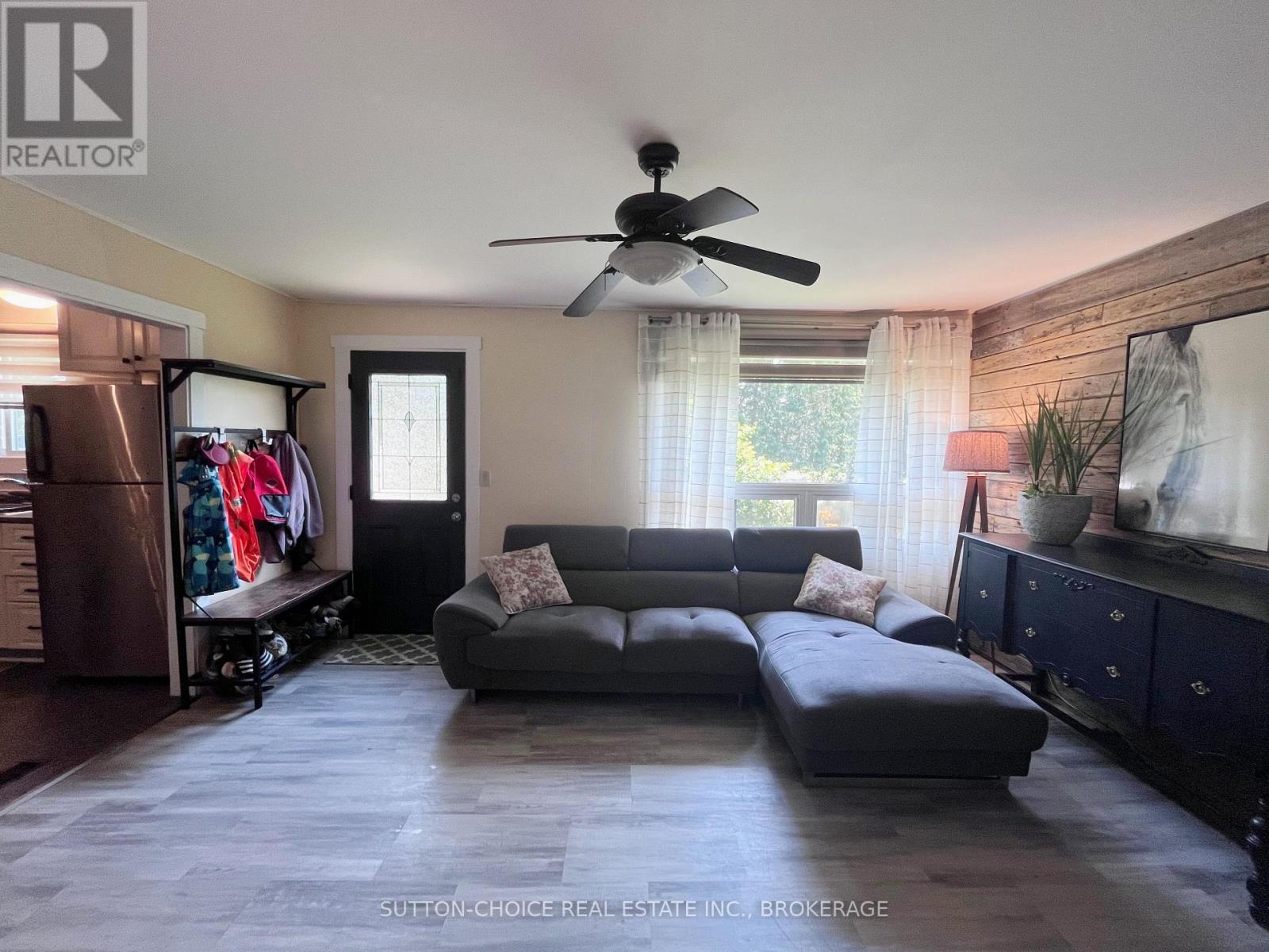594 DERLAND ROAD - 11