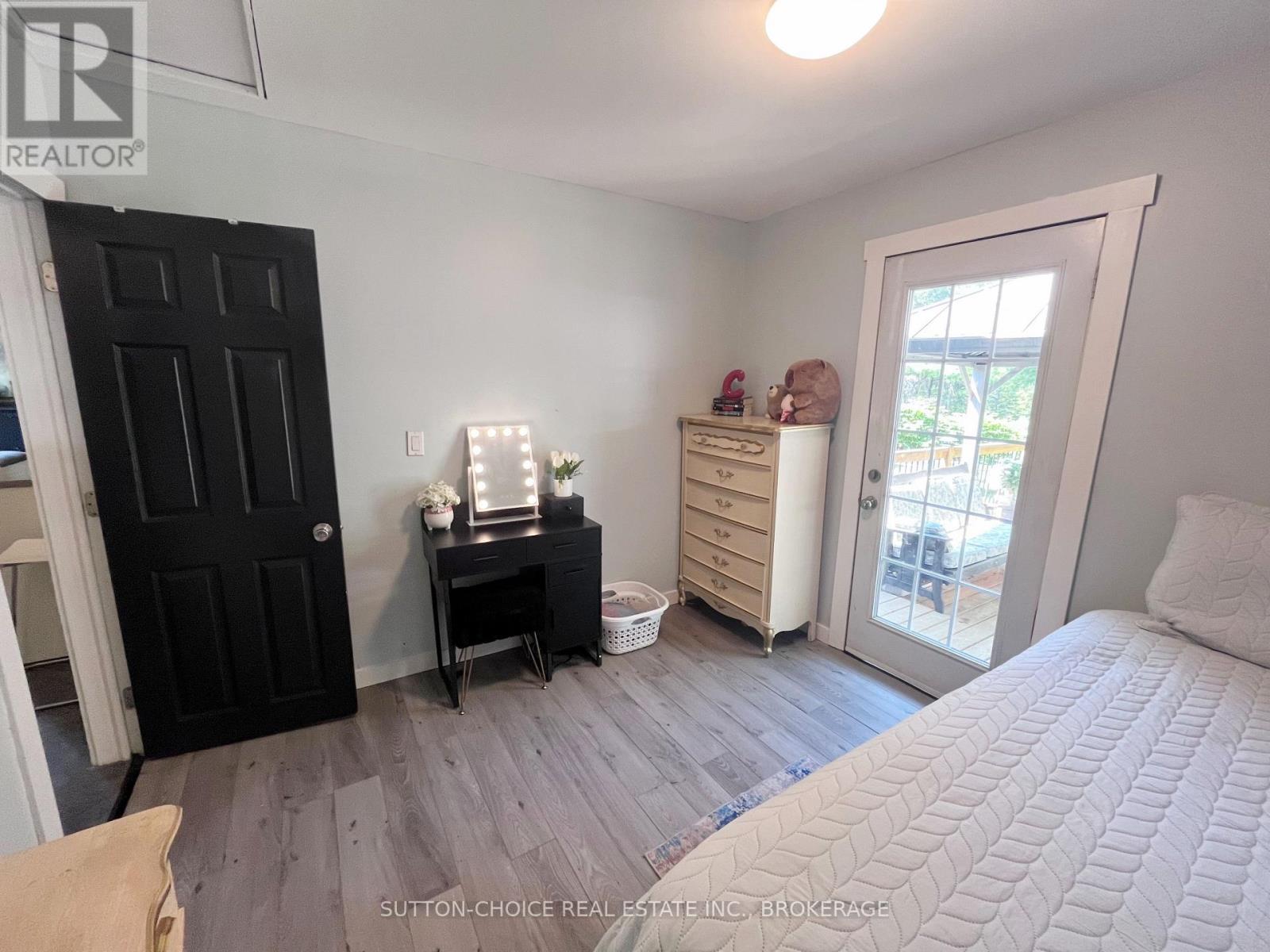 594 DERLAND ROAD - 15