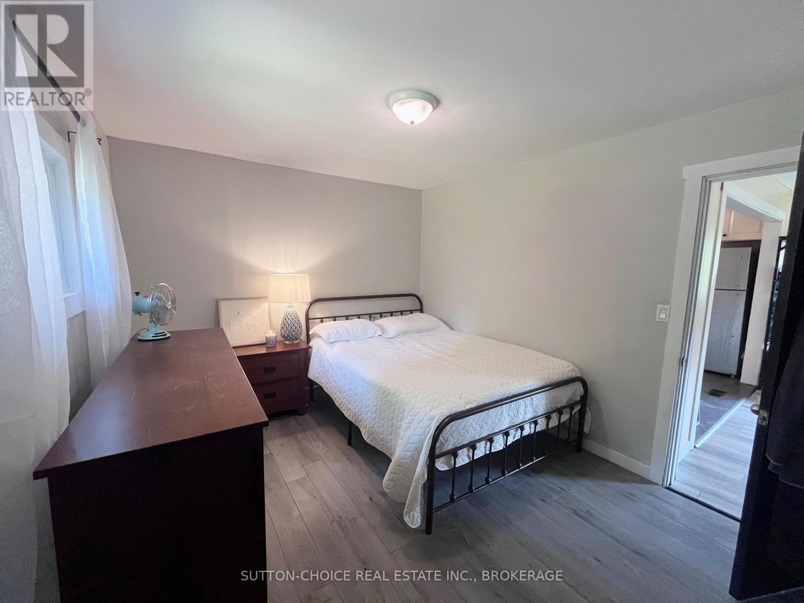 594 DERLAND ROAD - 21