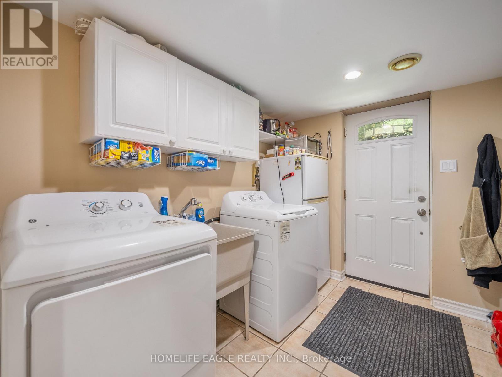 751 GREENFIELD CRESCENT - 14