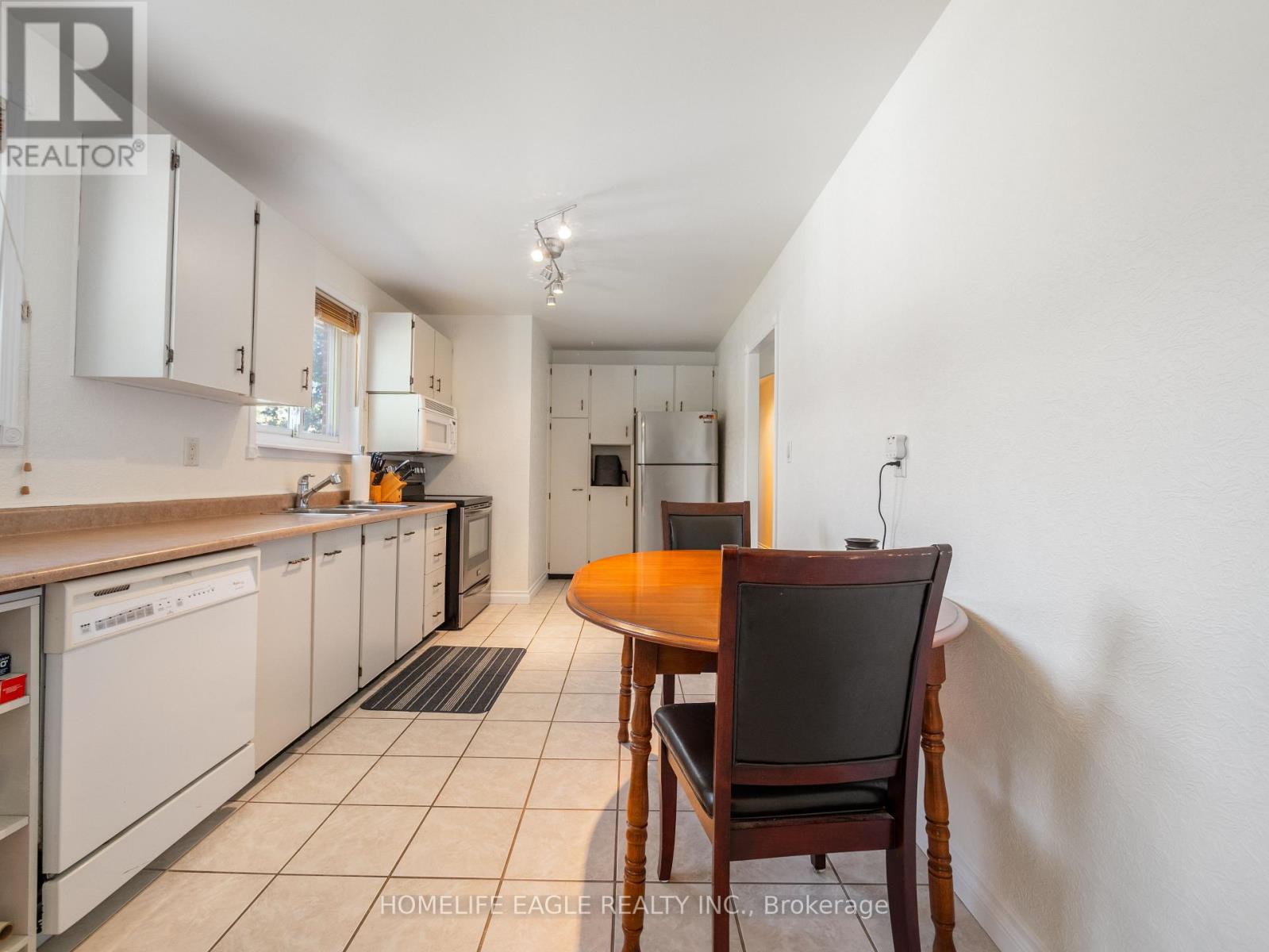 751 GREENFIELD CRESCENT - 7