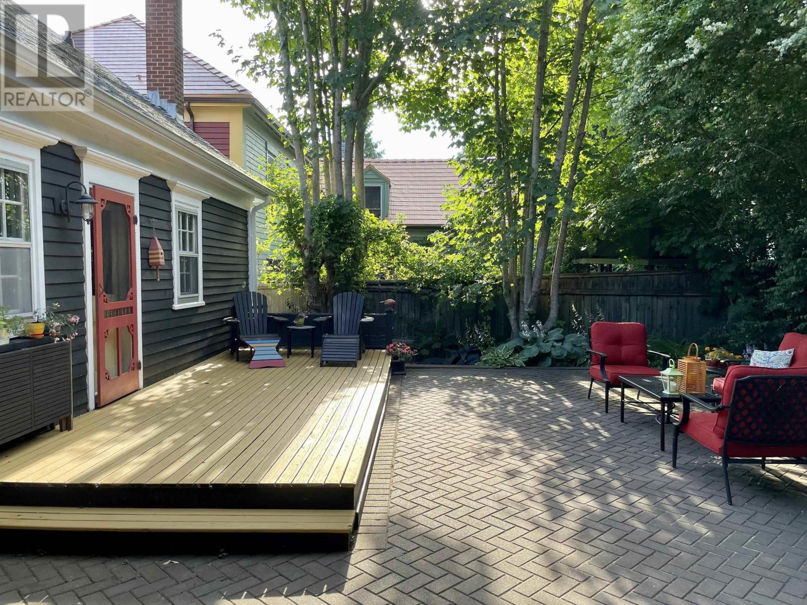 89 York Street, Lunenburg — photo 2