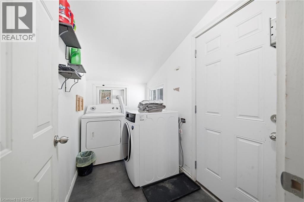 42 DUNDAS Street E - 15