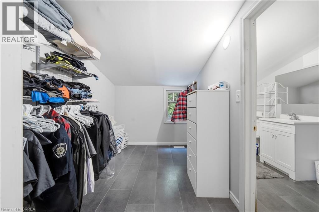 42 DUNDAS Street E - 13