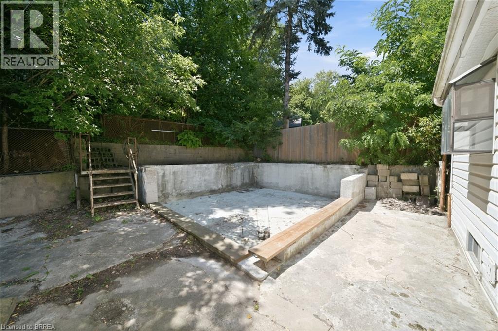 42 DUNDAS Street E - 23