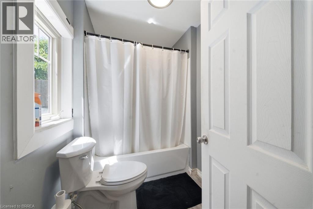 42 DUNDAS Street E - Image 16