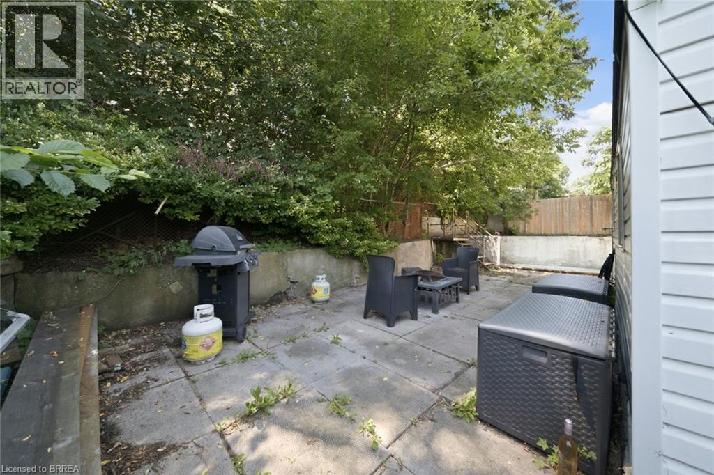 42 DUNDAS Street E - 27