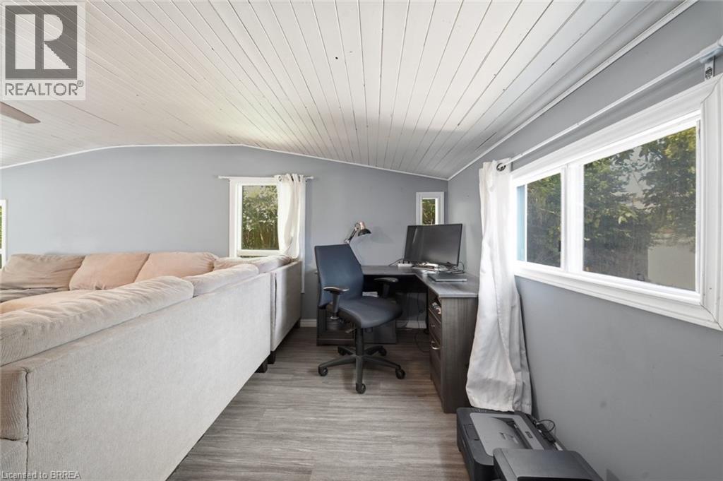 42 DUNDAS Street E - Image 11