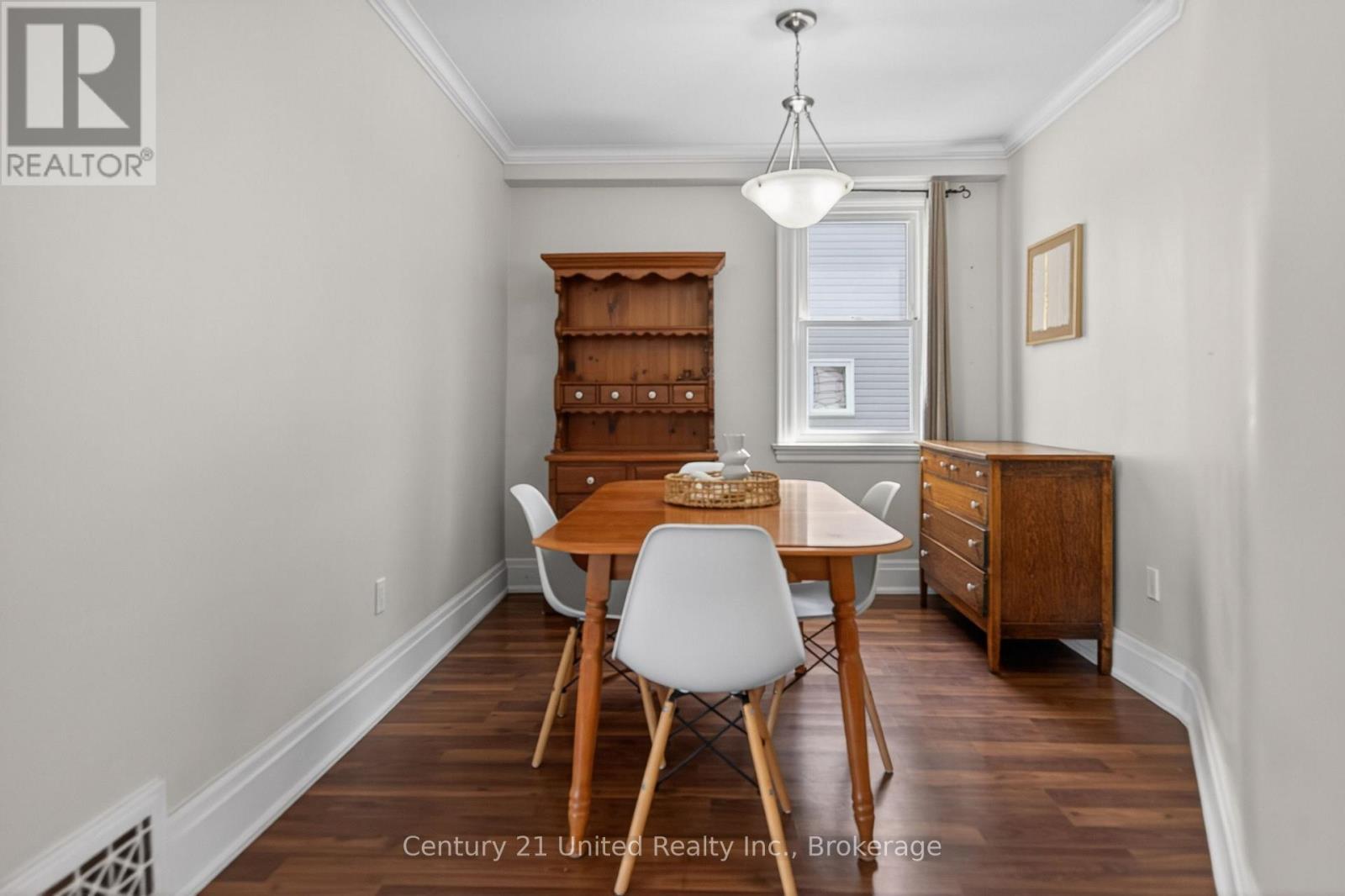810 BYRON STREET S - Image 12