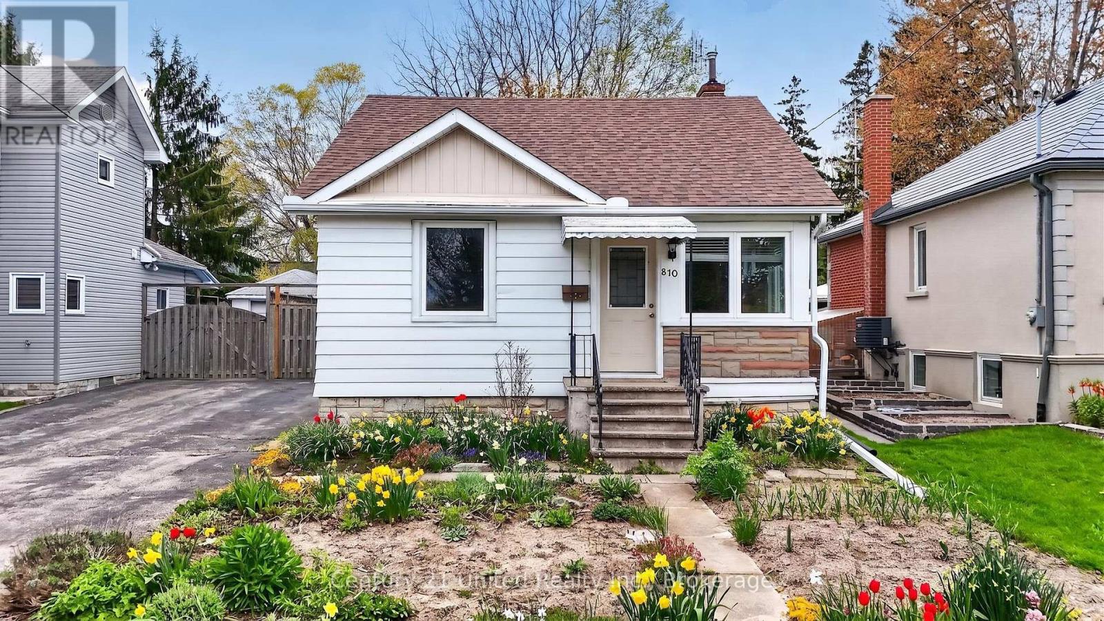 810 BYRON STREET S - 2