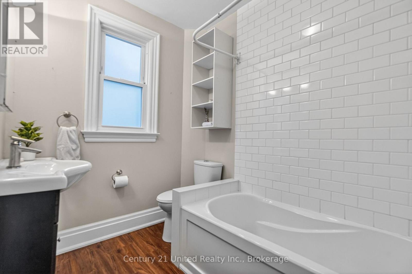 810 BYRON STREET S - 24