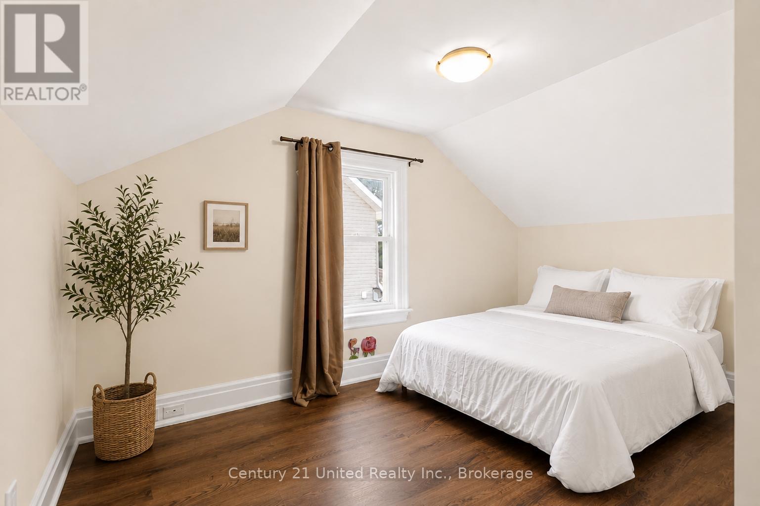 810 BYRON STREET S - Image 26