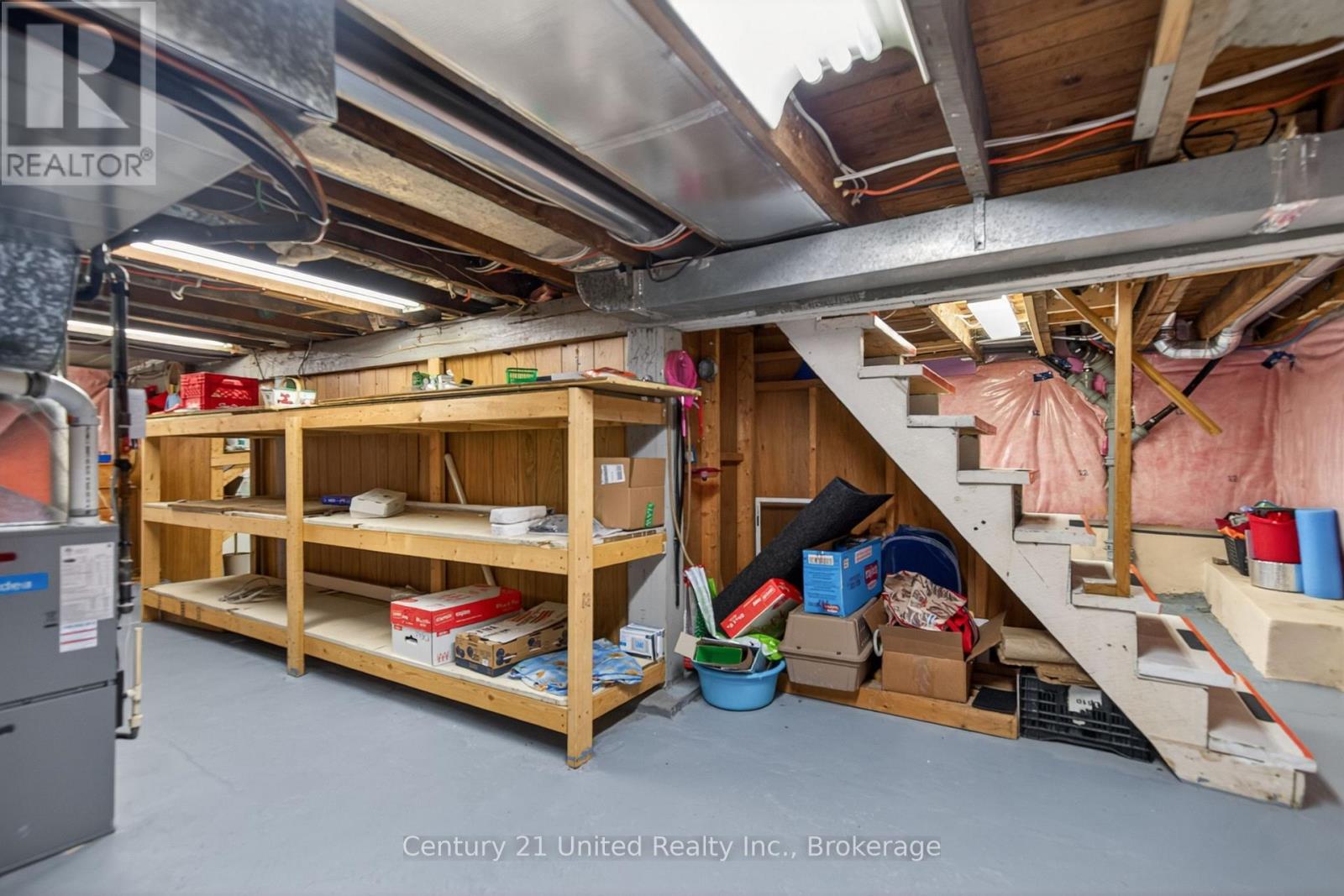 810 BYRON STREET S - Image 37
