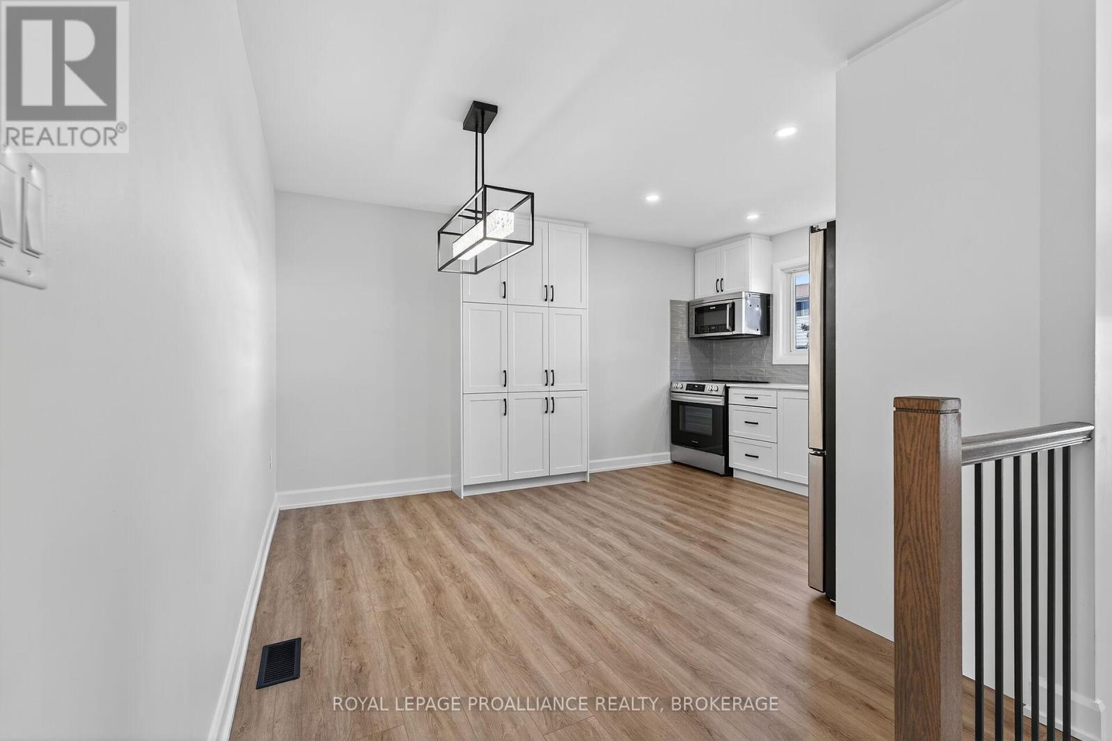 957 OAKVIEW AVENUE - Image 10